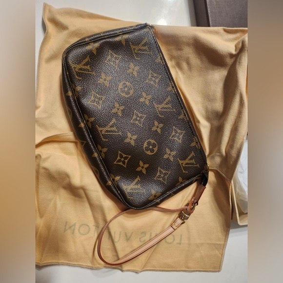 New LOUIS VUITTON POCHETTE, wristlet - Picture 3 of 11